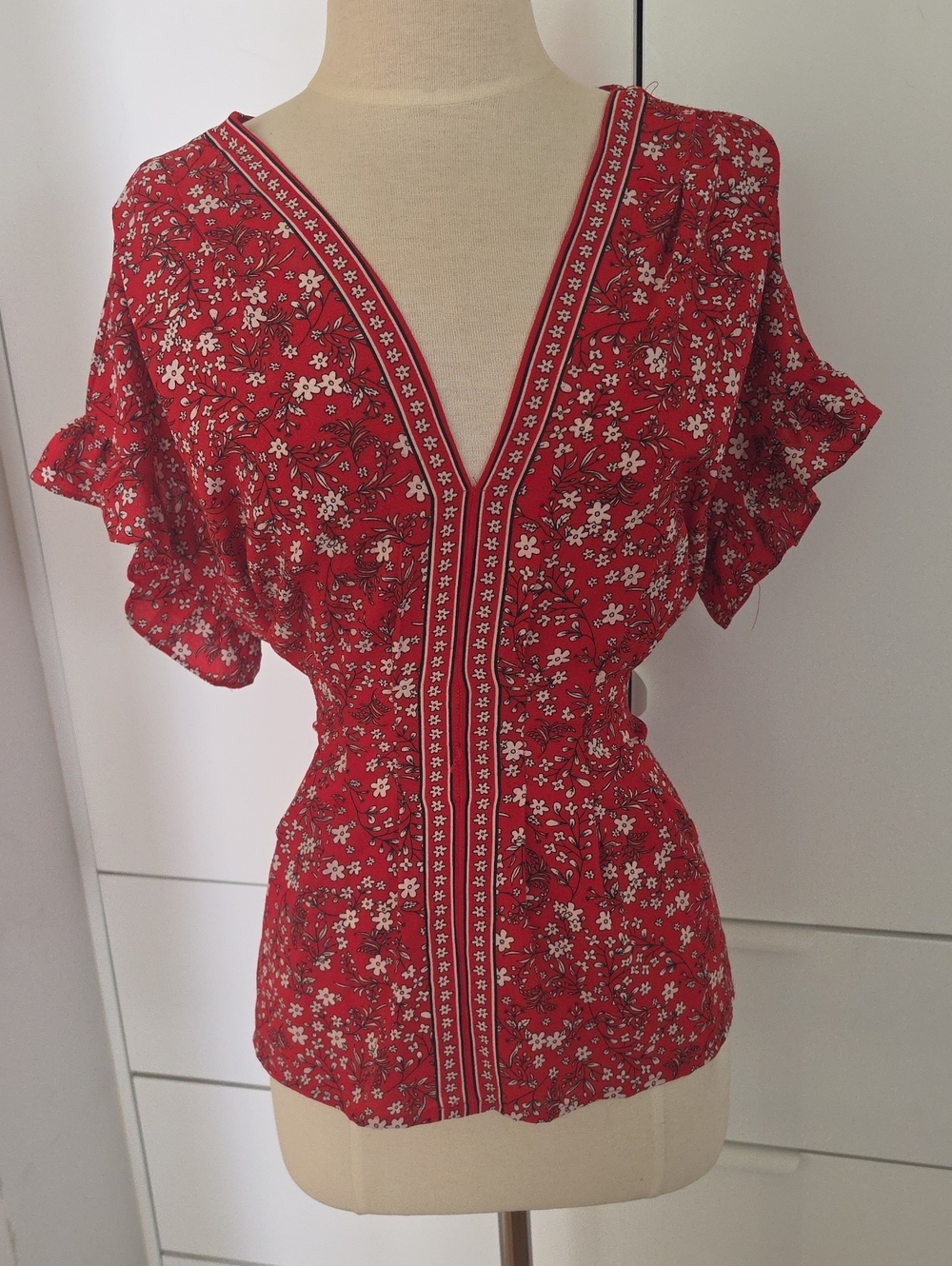 Max Studio Red Floral V-Neck Ruffle Sleeve Blouse